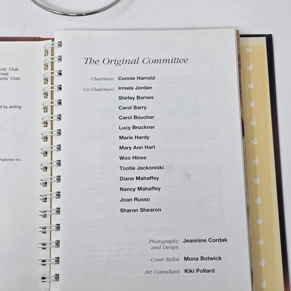 A Touch Of ATLANTA: Cookbook  Southern Hospitality By Marist School 1990